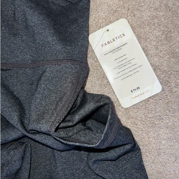 New Fabletics High Waisted Pocket 7/8 Legging Gray size L - Picture 2 of 4